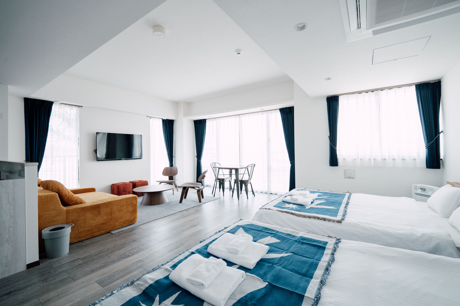 Araha ROOM 5F リビング全景