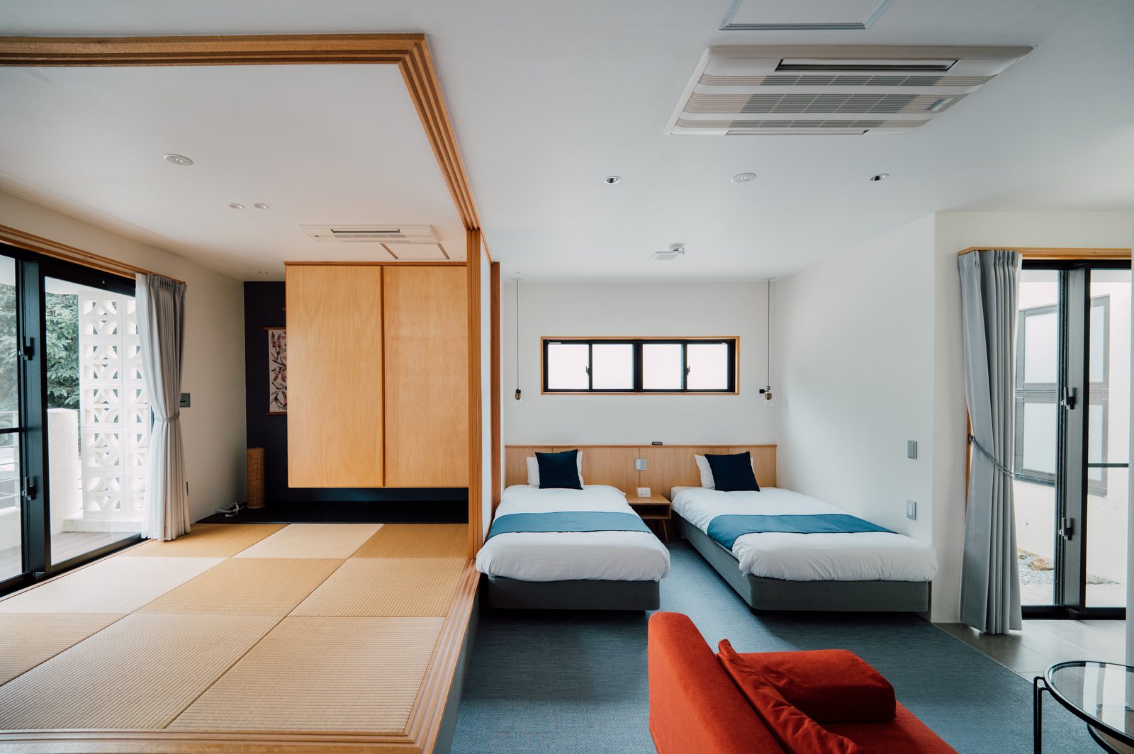 Bise ROOM B 畳の間とテラスに面したツインベッド