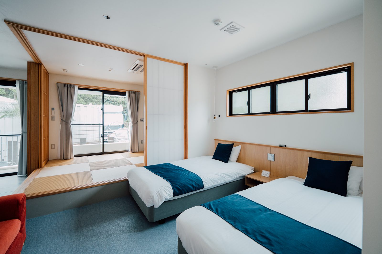 Bise ROOM B 寝室と一段上がった畳の間