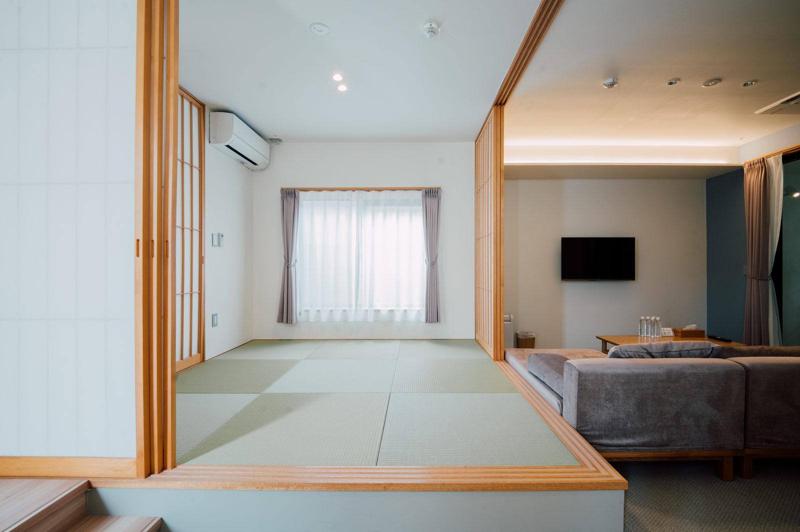 Bise ROOM D 琉球畳の間とリビング