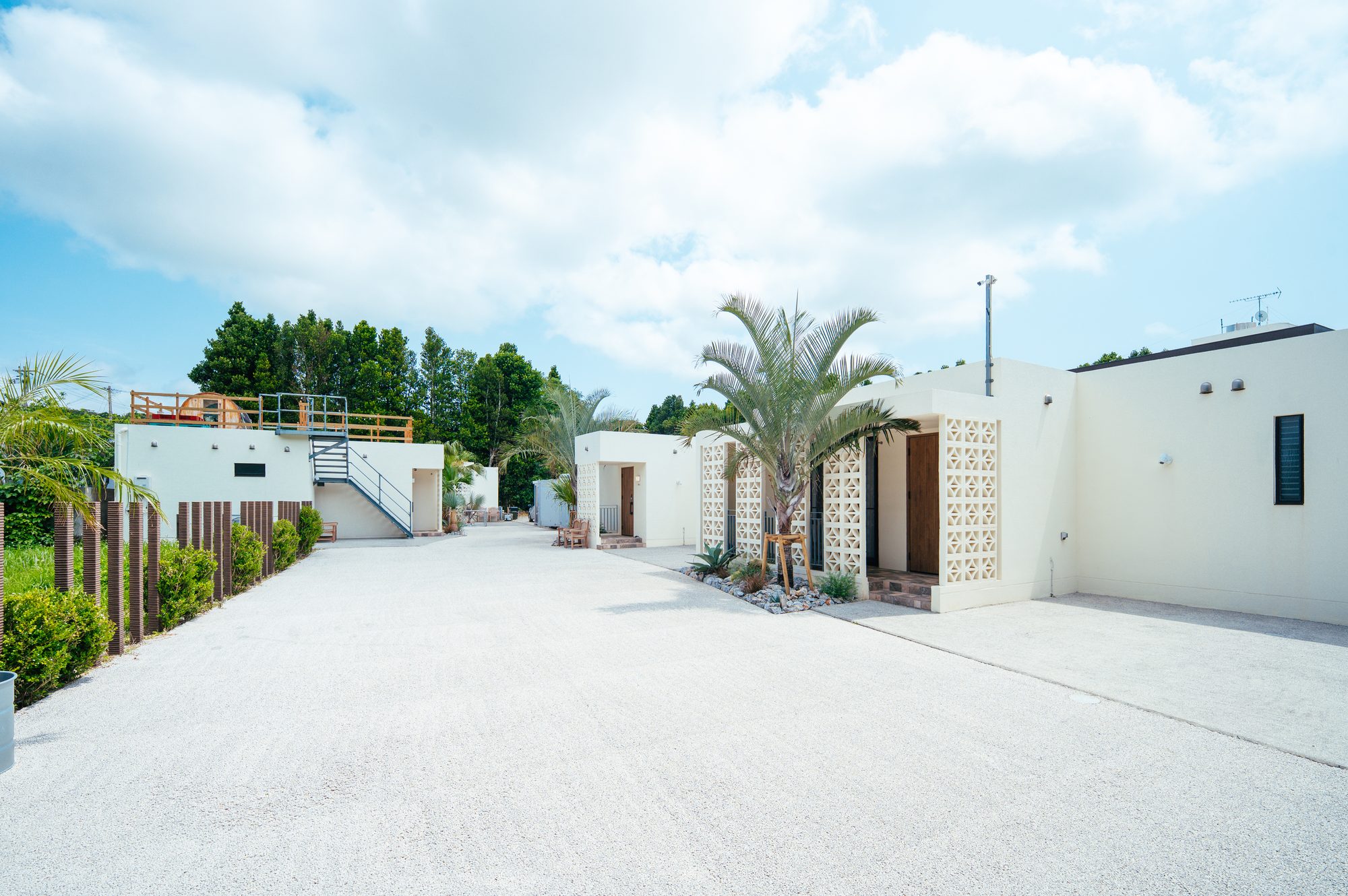 Palm Bay Hotel Bise アクセス